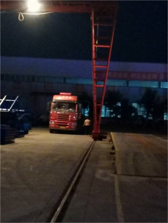 57108f6298256634652475f453d20ab